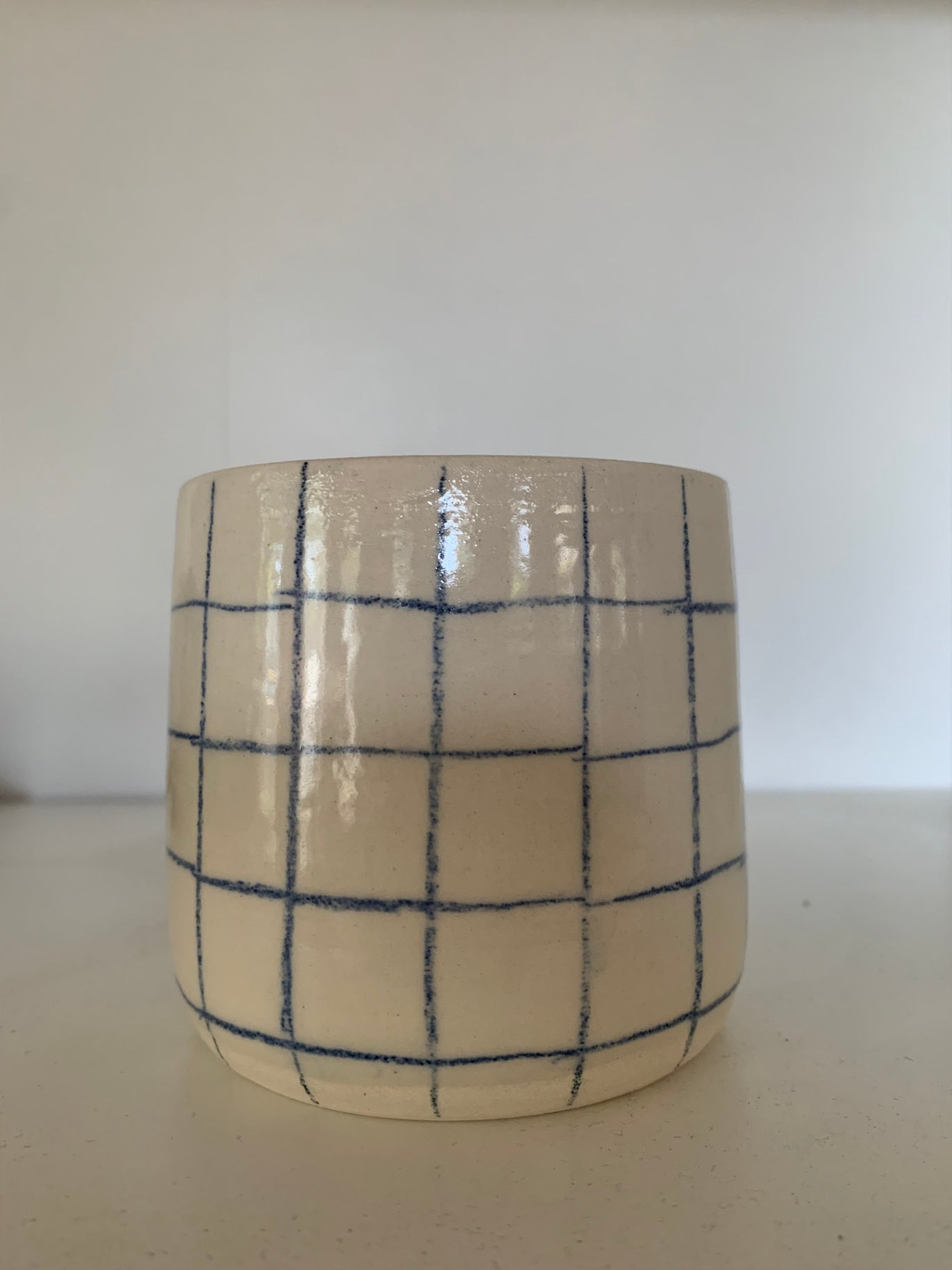 White and blue grid tumbler